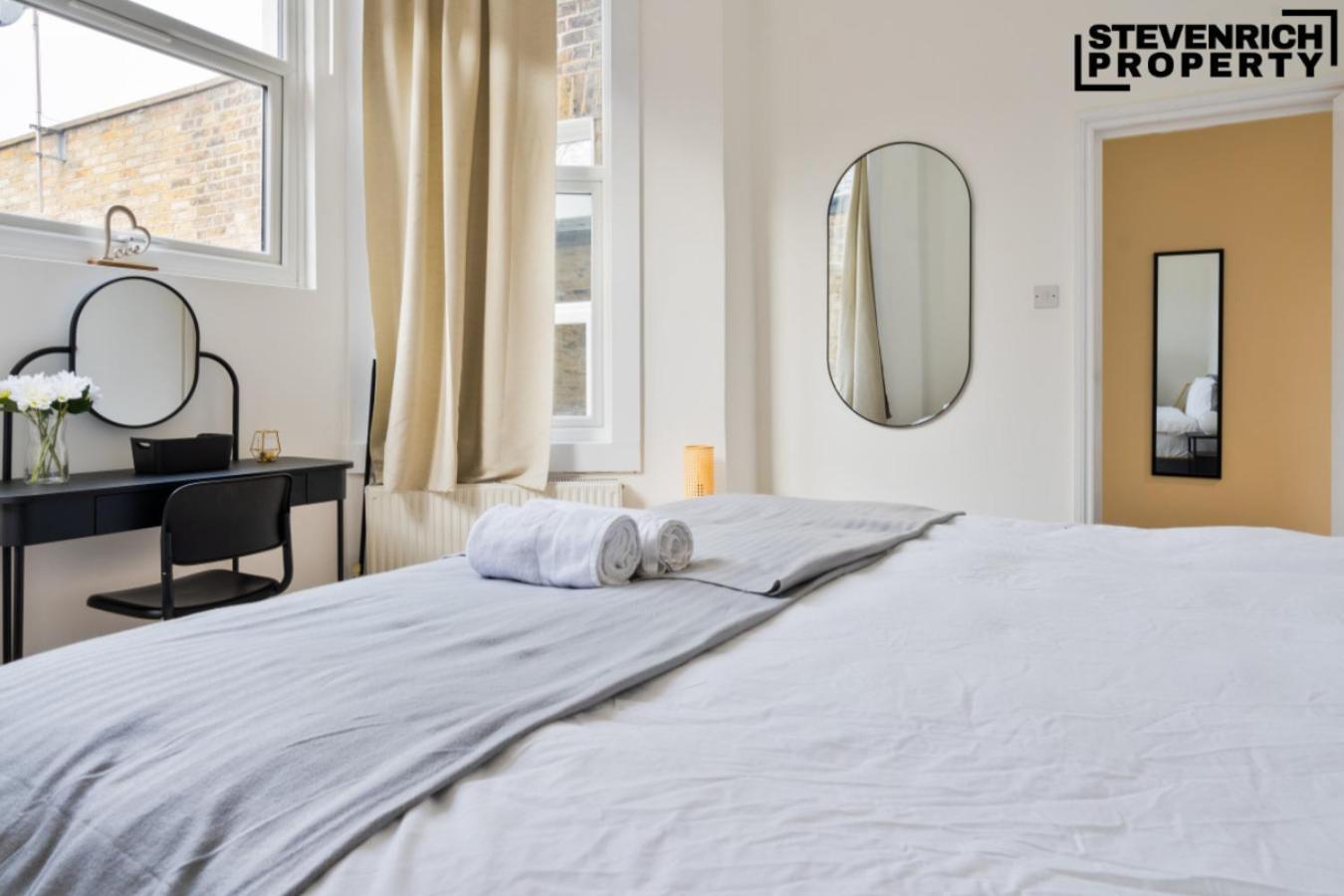 Pool Table High End Apartment 2 Beds 4 Guests Wifi London