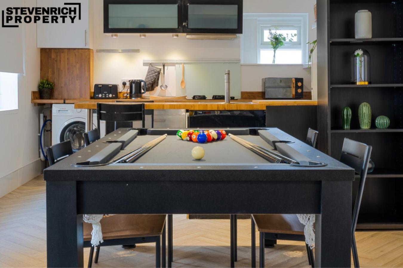 Pool Table High End Apartment 2 Beds 4 Guests Wifi * London