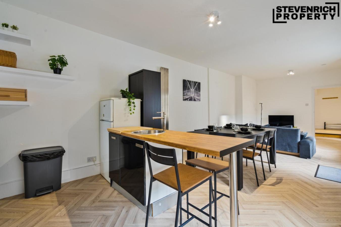Apartment Pool Table High End Apartment 2 Beds 4 Guests Wifi