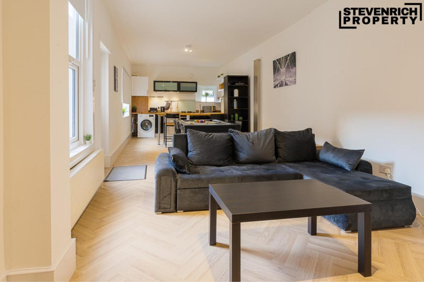 Apartment Pool Table High End Apartment 2 Beds 4 Guests Wifi London