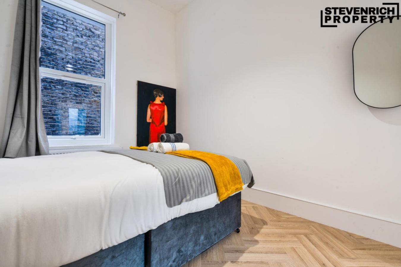Pool Table High End Apartment 2 Beds 4 Guests Wifi London