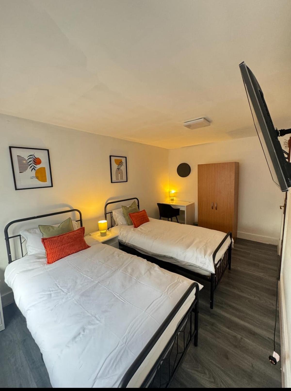 Apartment 3 Bedroom - 10min Walk Stratford Station - Sleep 6 London