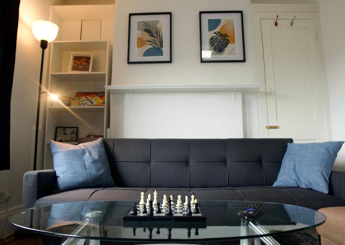 Apartment 3 Bedroom - 10min Walk Stratford Station - Sleep 6