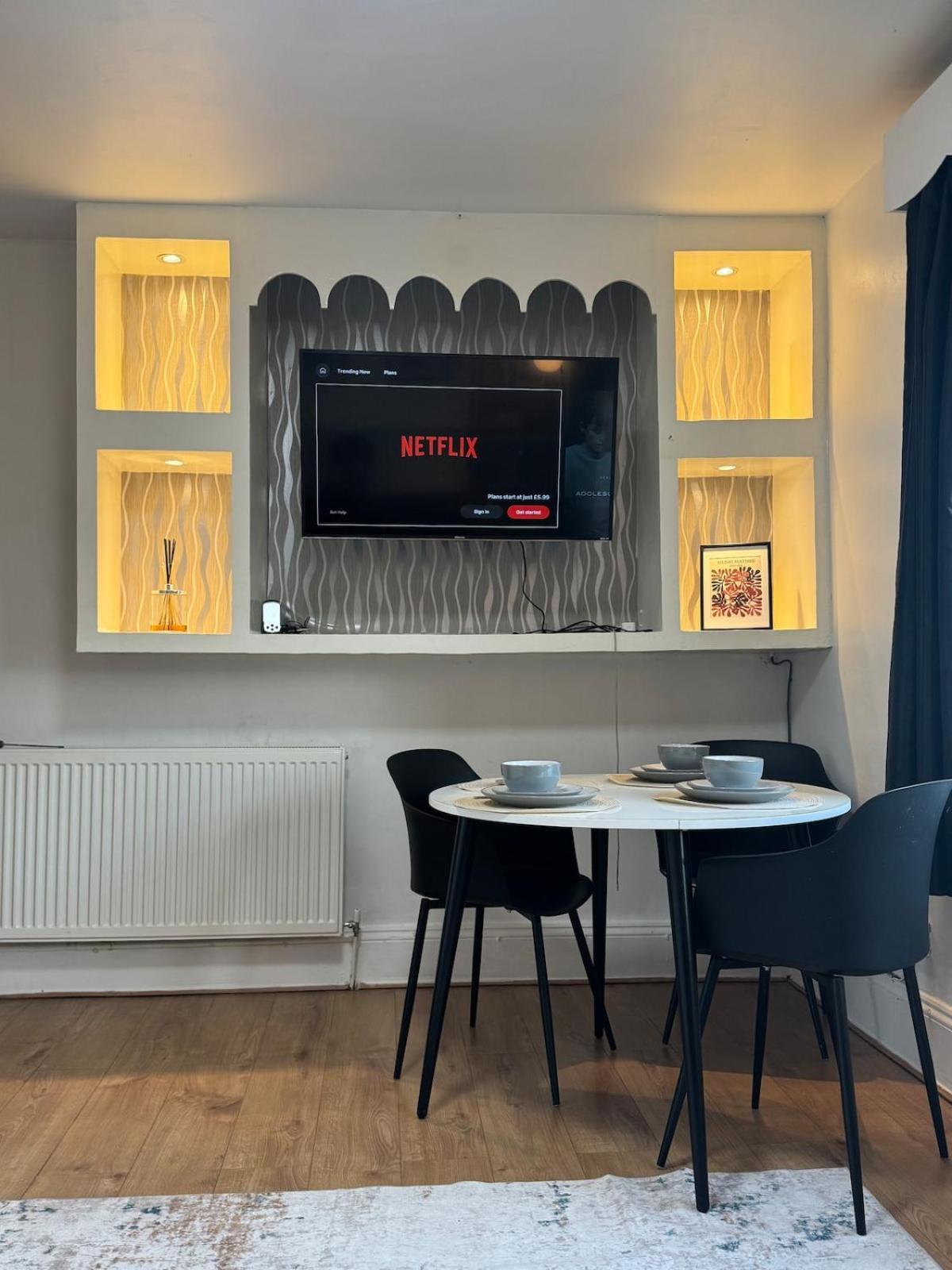 3 Bedroom - 10min Walk Stratford Station - Sleep 6 * London
