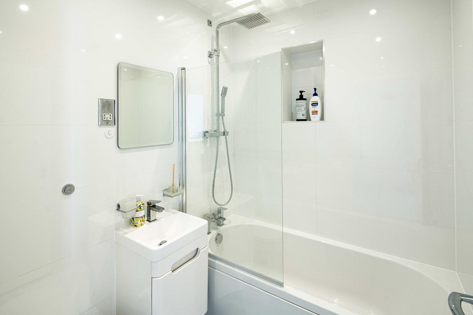 Bright & Modern Newly Refurb 2-Bed 2-Bath Whole Apartment Near Hyde Park & Kensington, Prime Paddington Location Zone 1 Apartamento *