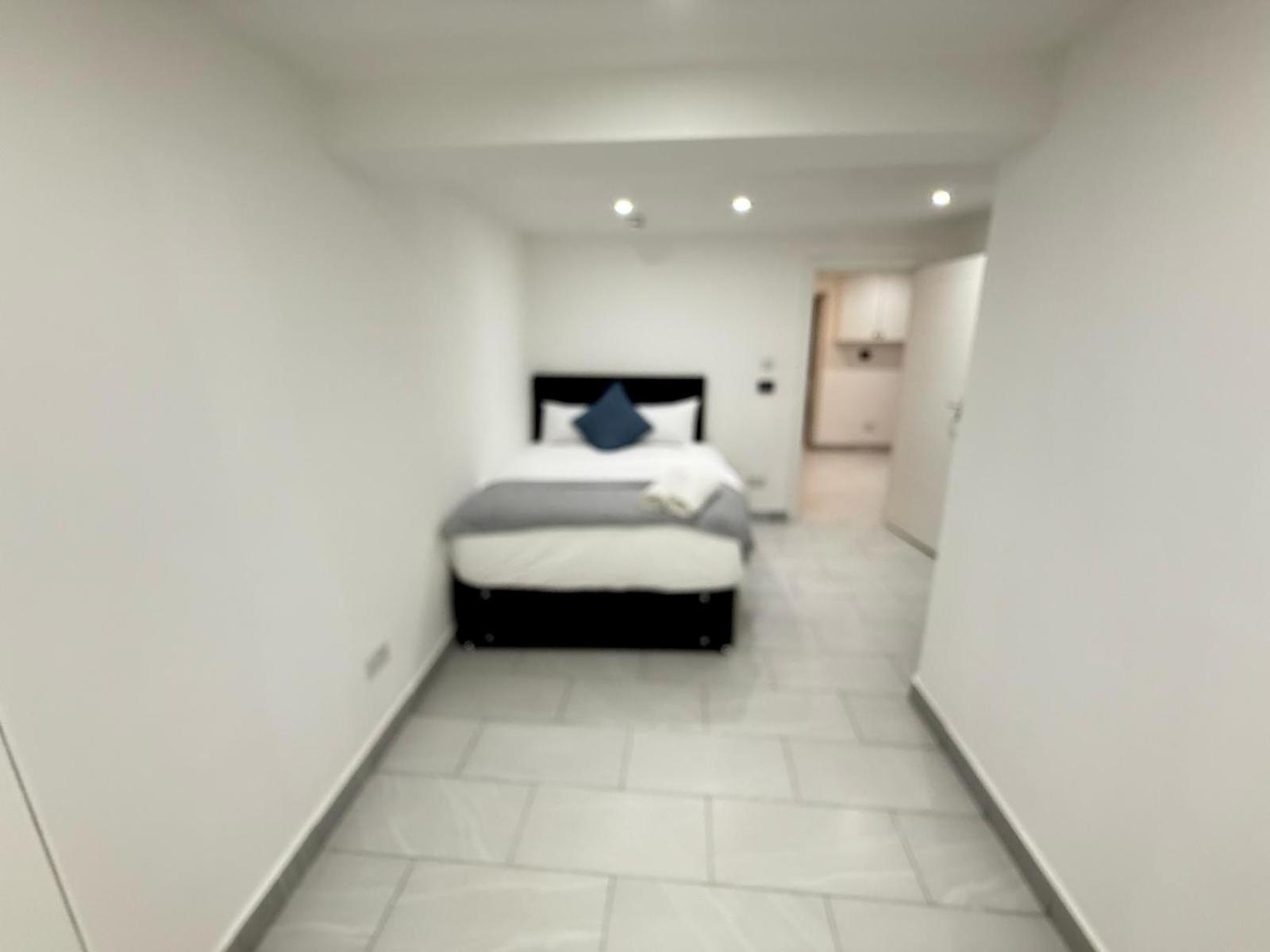 Bell Street 2 Bedroom Flat B * London