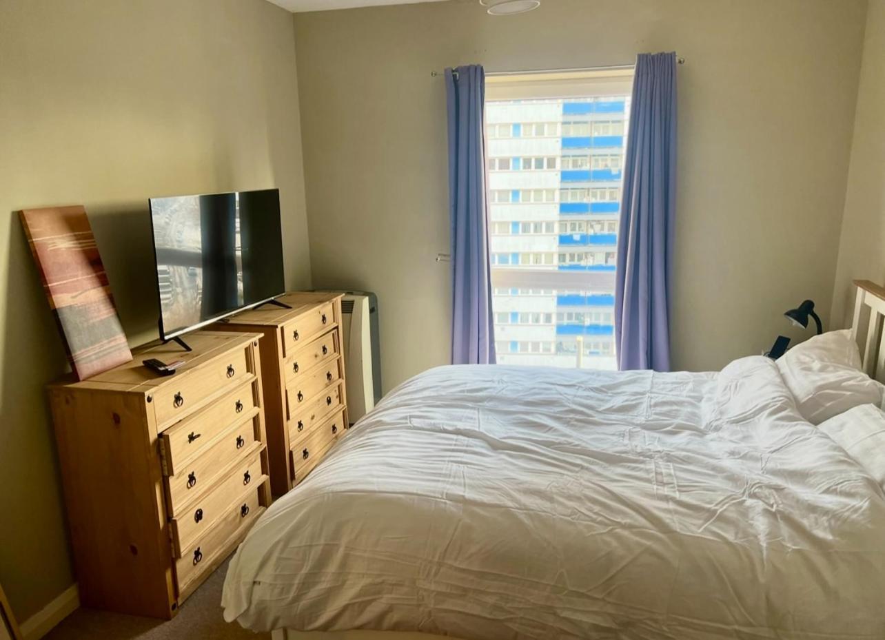 Cosy One Bedroom 5 Min Walk To Abba Voyage Venue Stadium Apartment