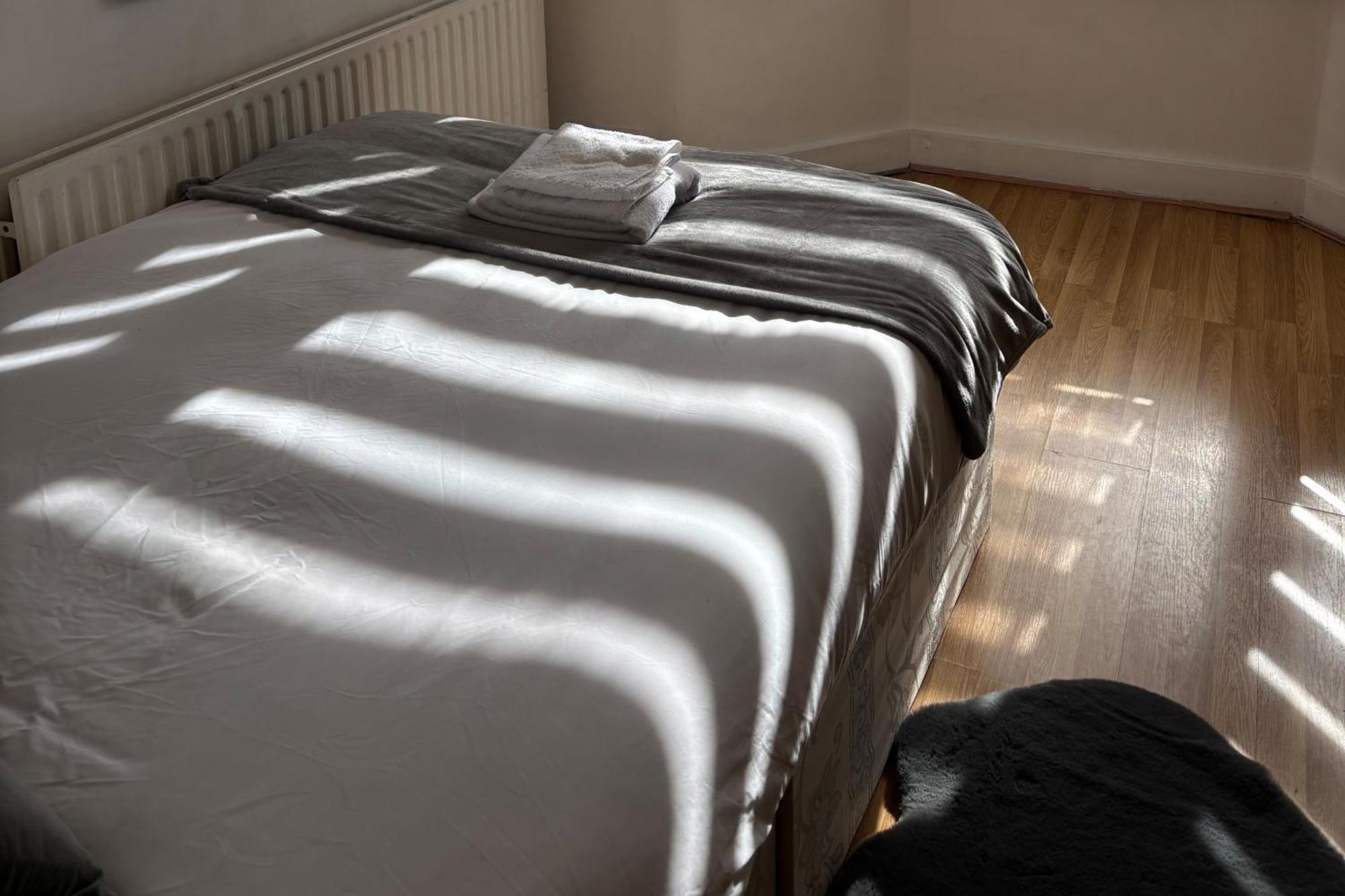 Studiosleeps2-parking-wifi-near Tottenham Stadium
