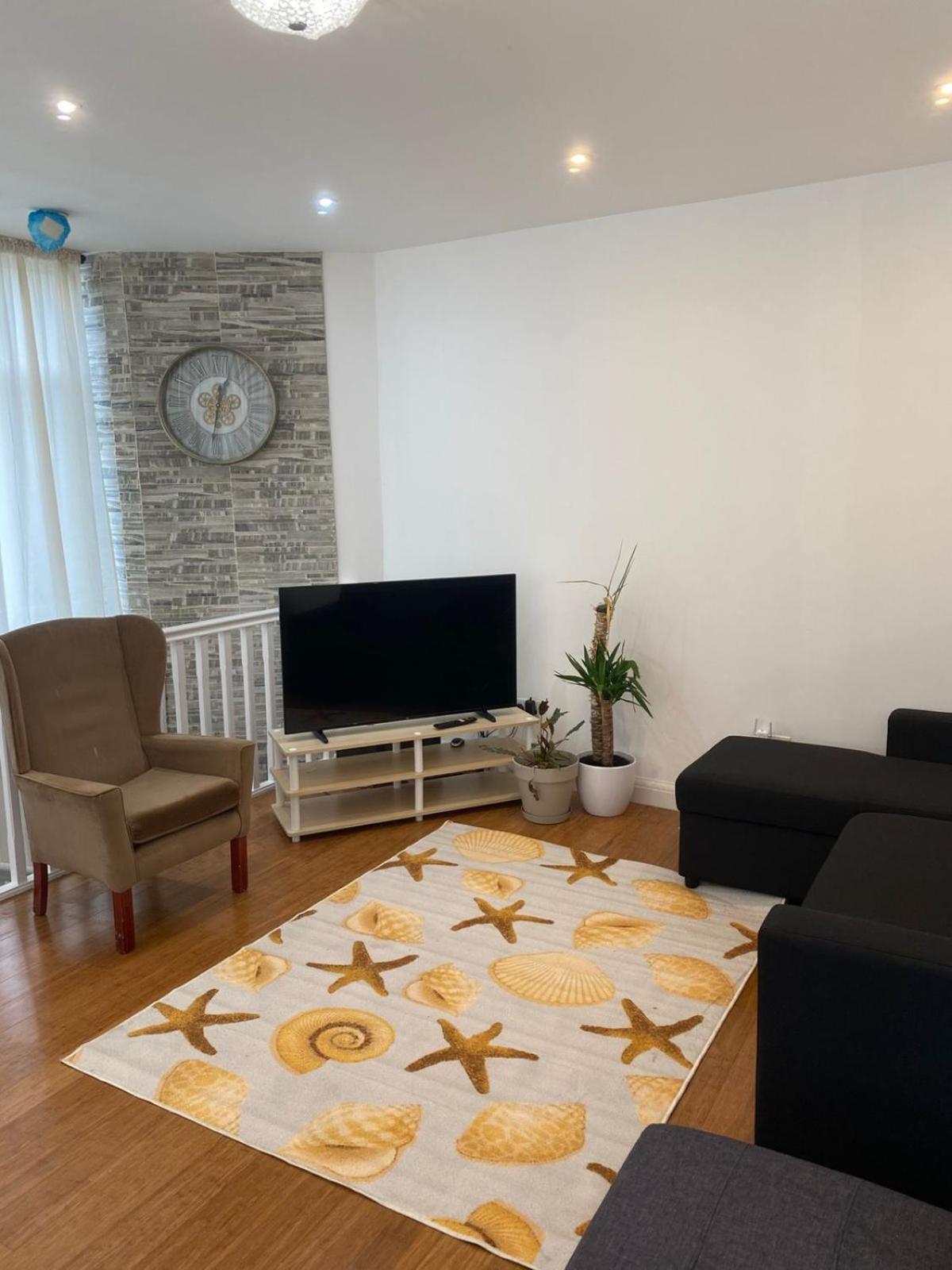 Bell Street 2 Bedroom Flat A *