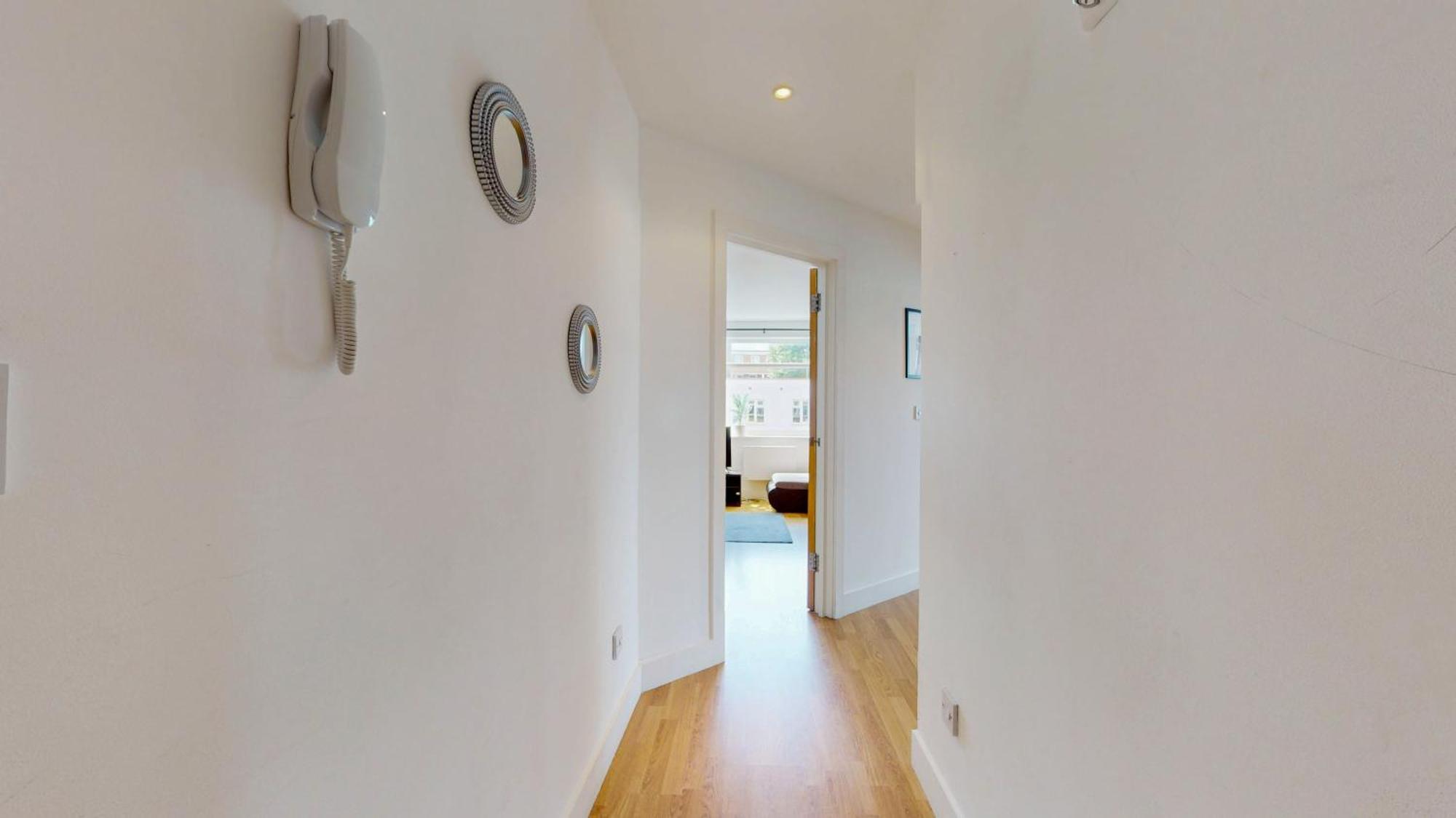 2 Bedroom Flat 1 Stop From Bridge Leilighet *