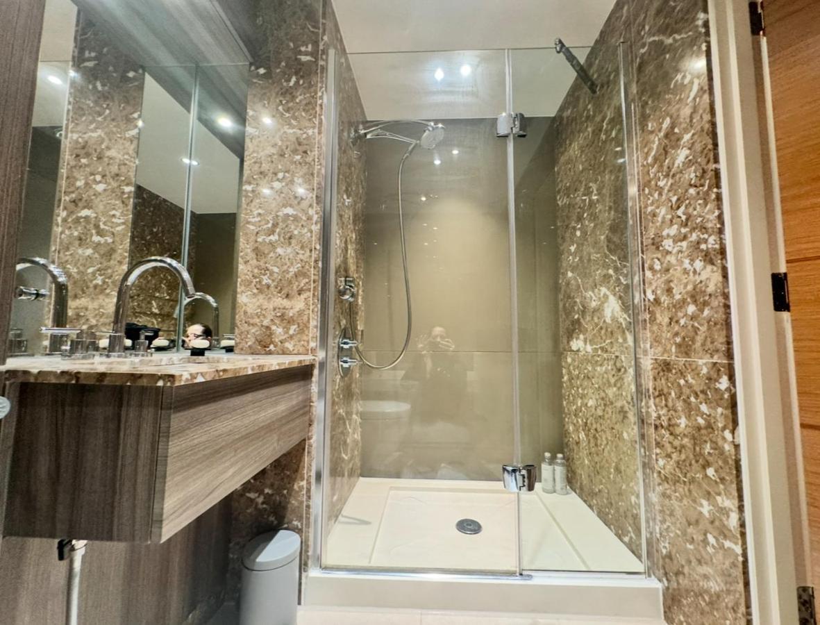 5 Min Walk To Oxford Street London