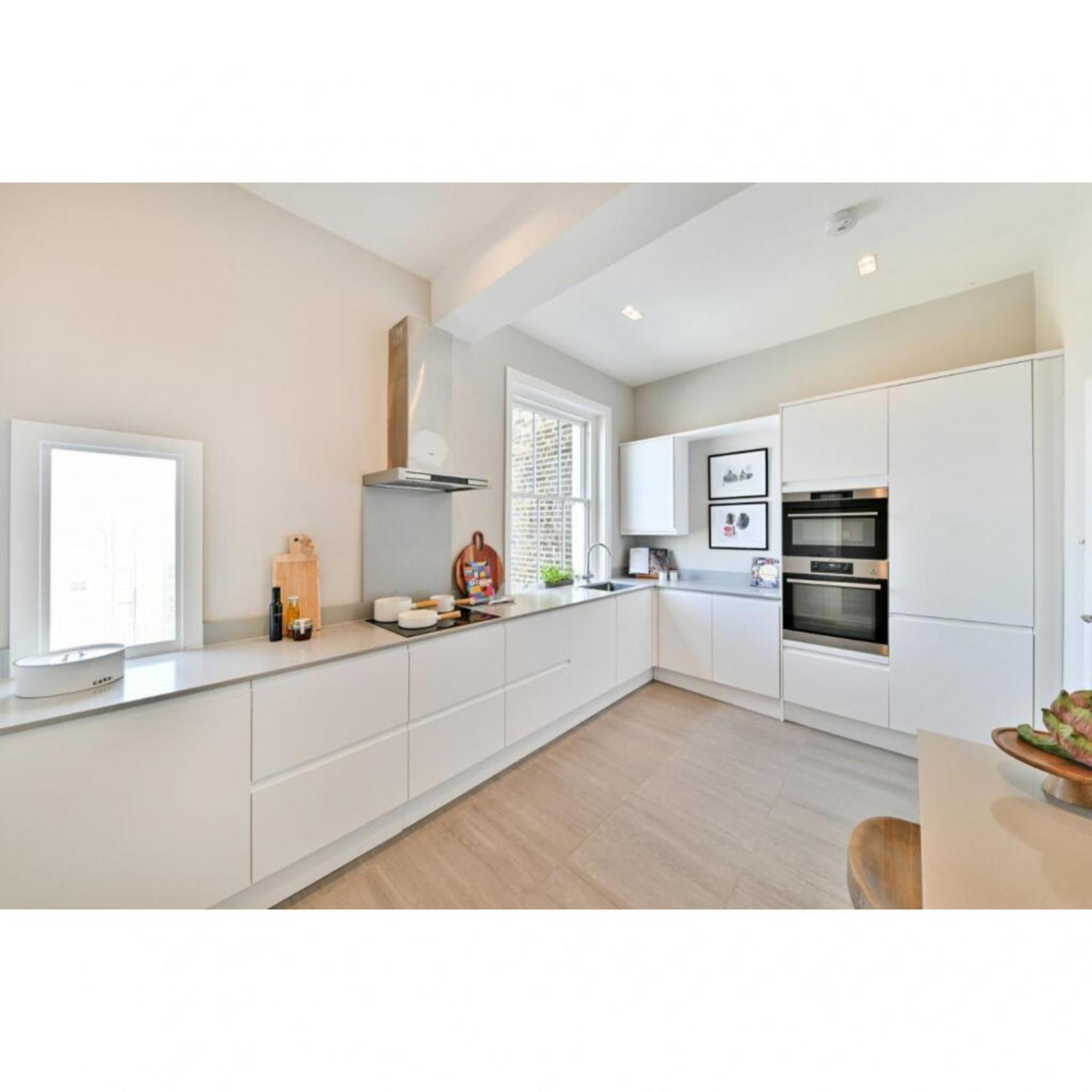 Luxury Sophia 4 Bedroom 8 Sleeps London