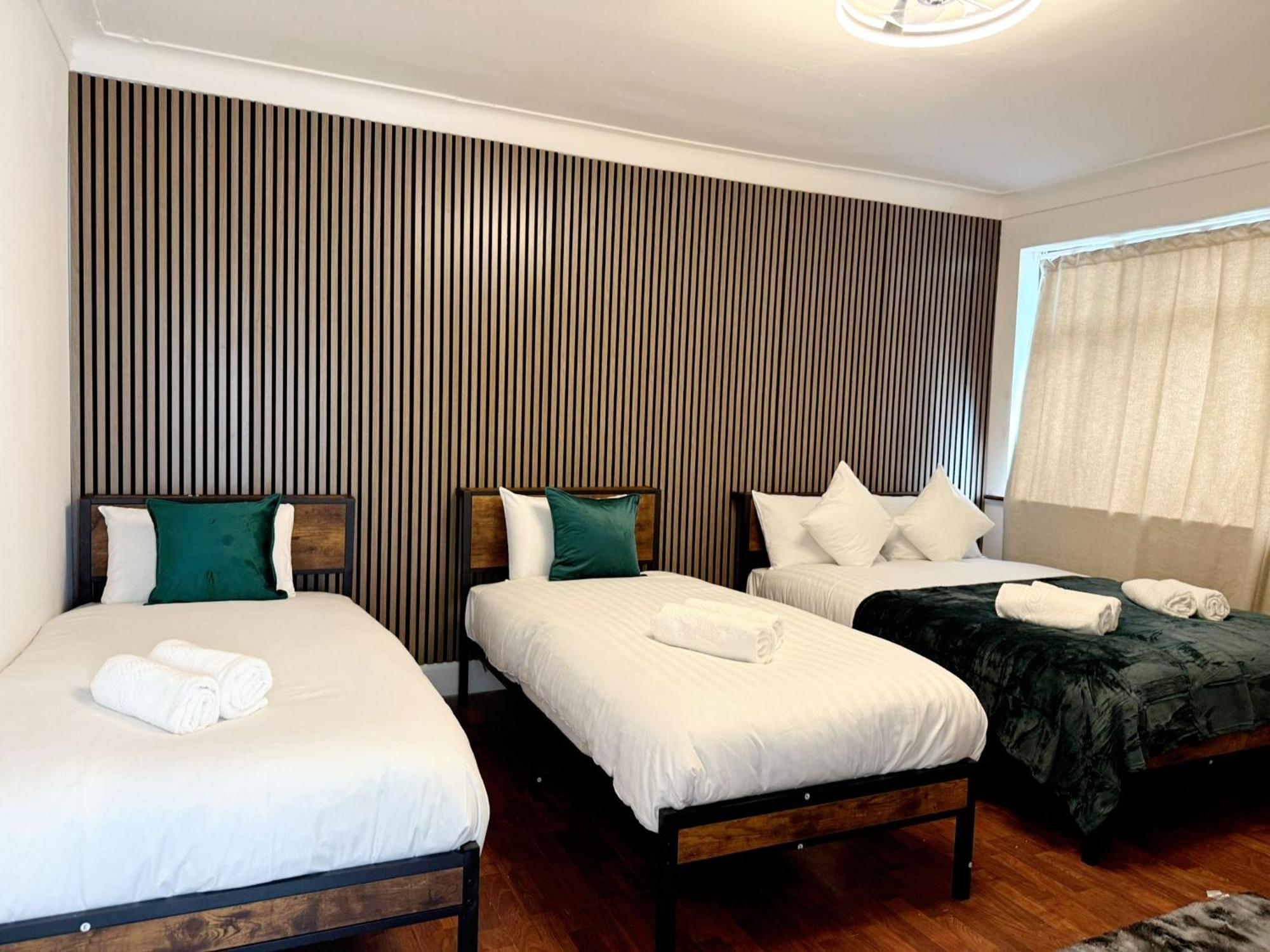 Be-1st Floor Quad In Wembley! London