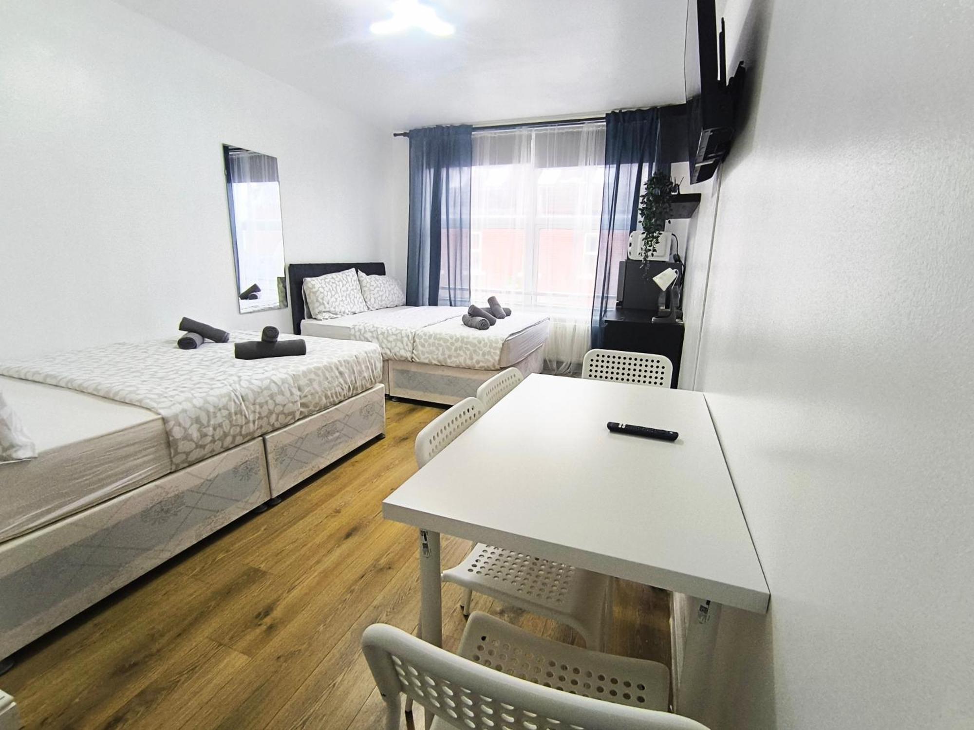 Guest house 4 Person 3min From South Wimbeldon Tube Station Room2