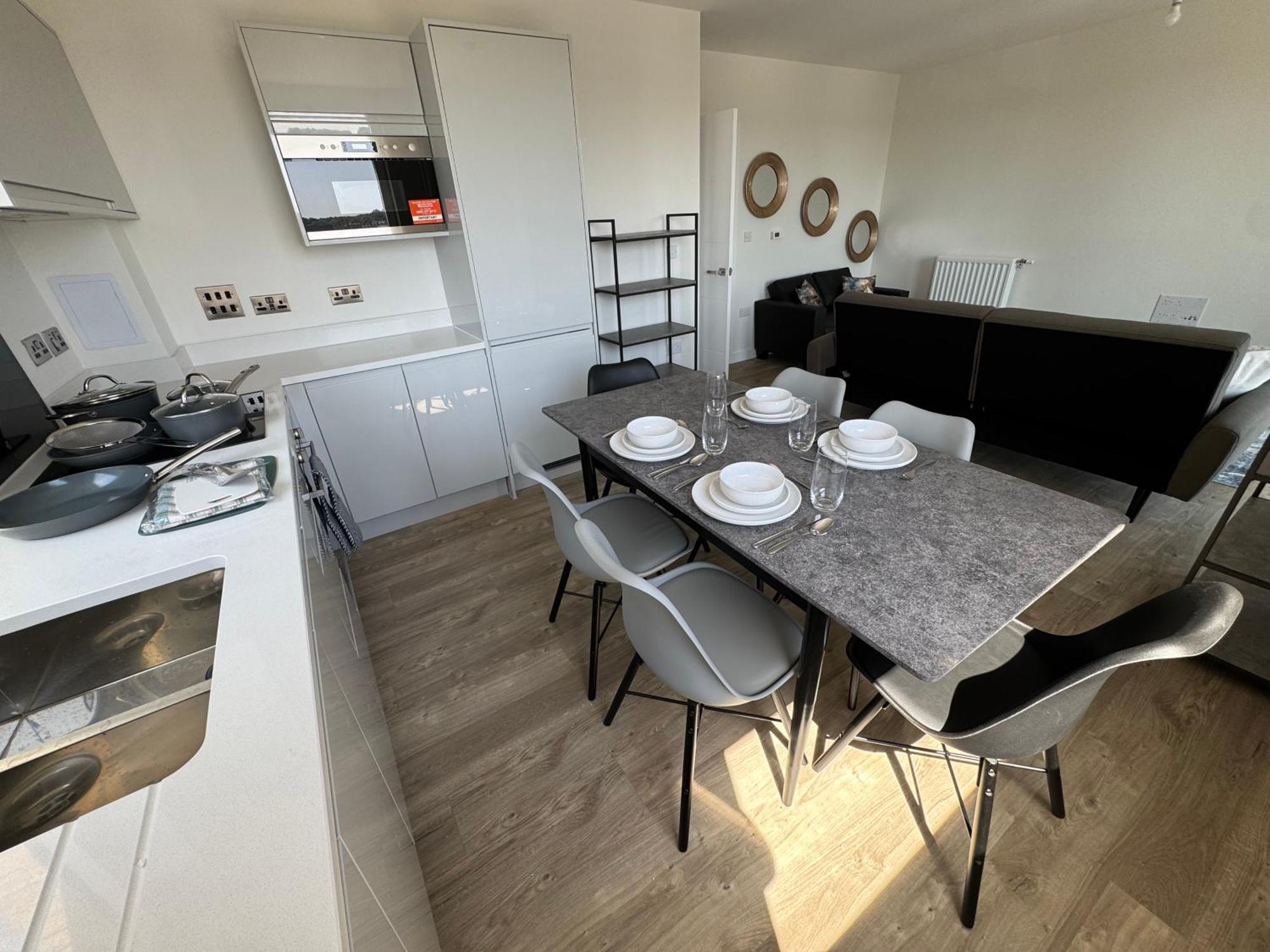 Riverview 2bedroom 2bathoom Airport Leilighet *
