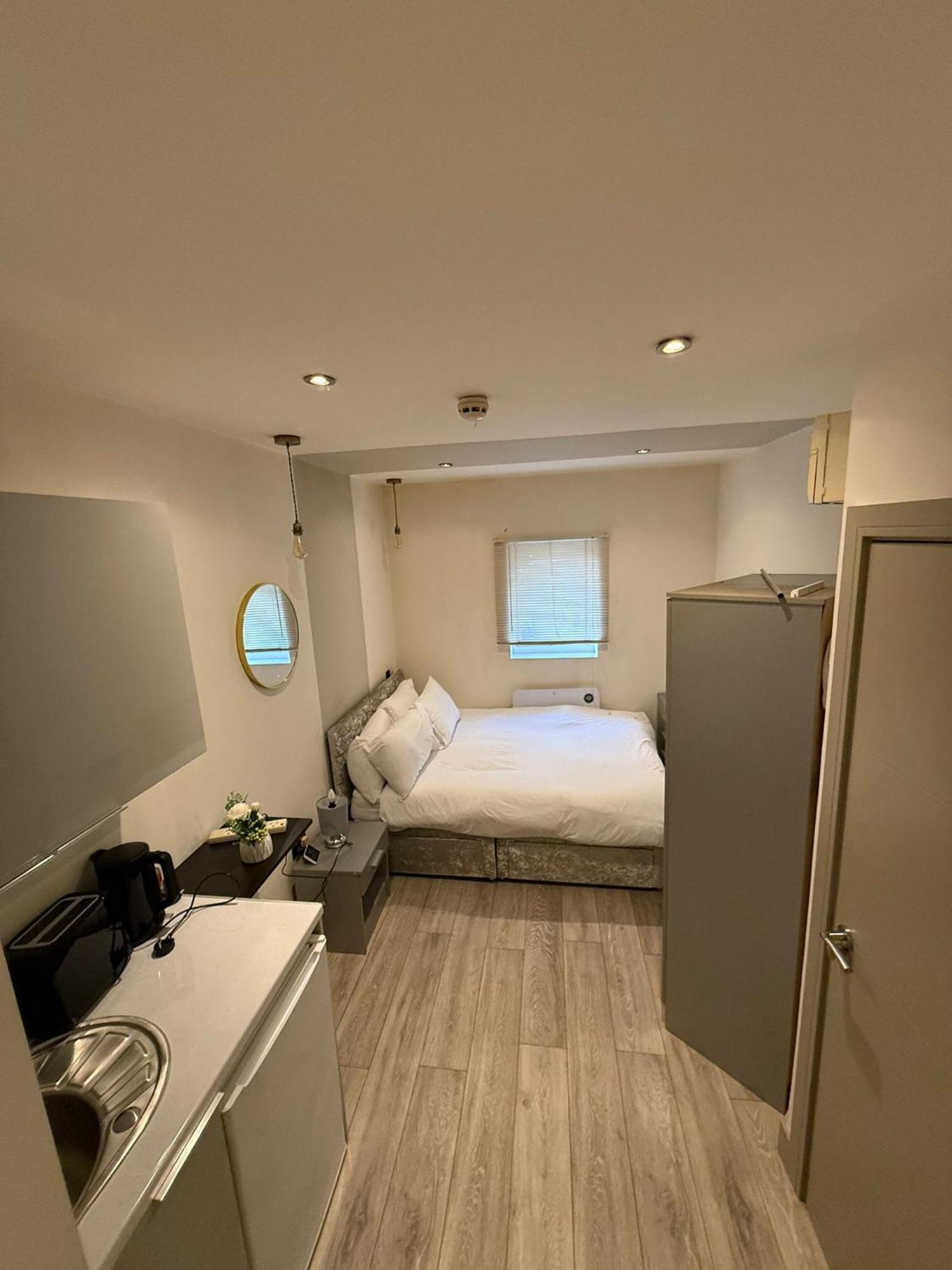Letzi Premium Cozy Retreat Private En-suite Rooms, Wembley Guest house *