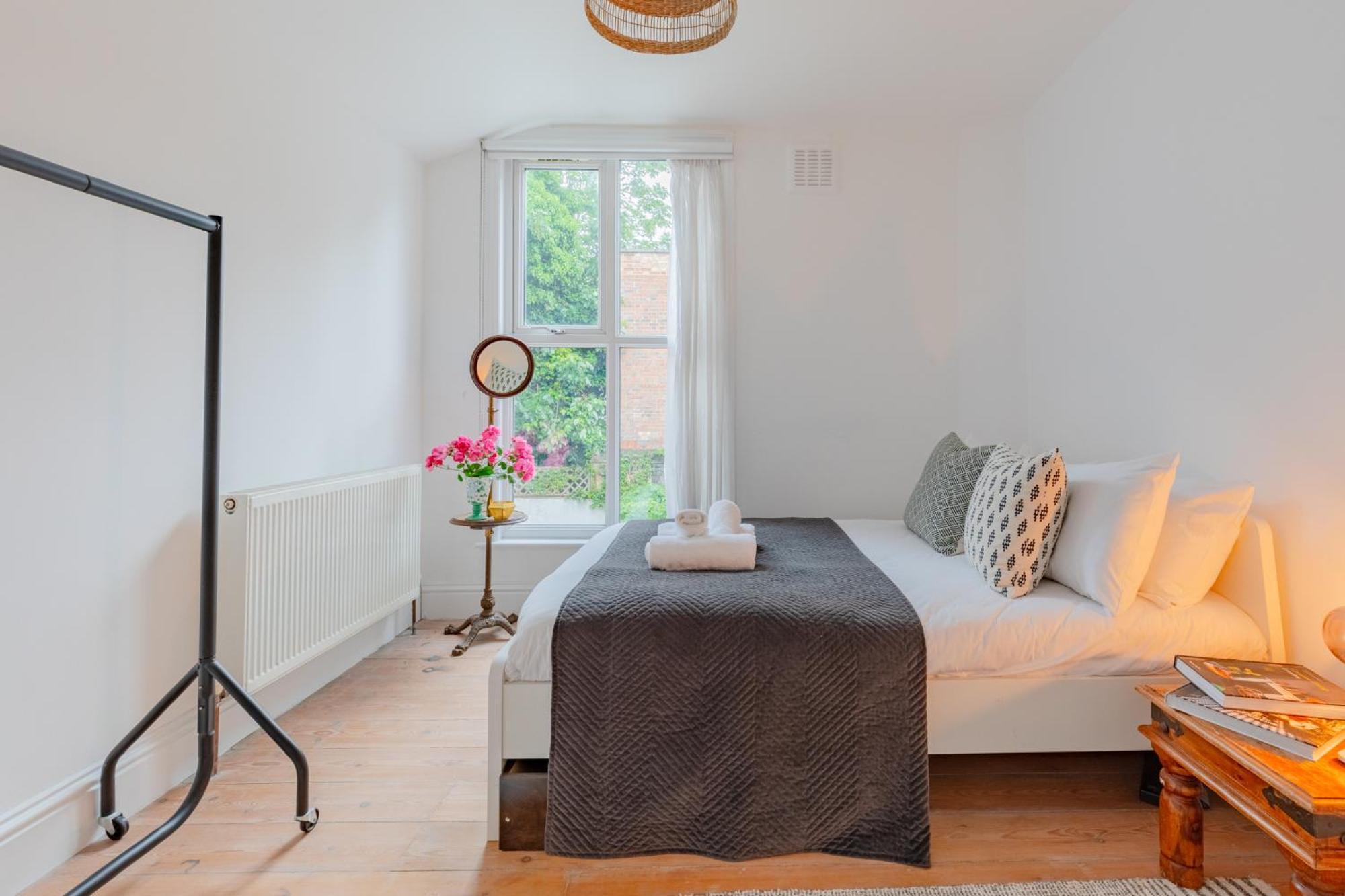 Apartment Luxuriously Curated 4bd Stoke Newington *