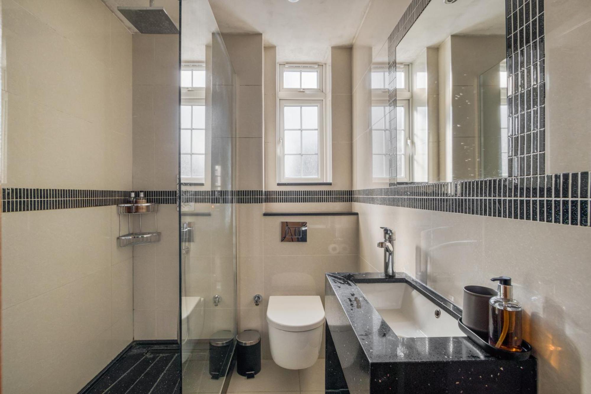 Apartment Luxe - Hyde Park - 2bed 3bath A/c + Lift *