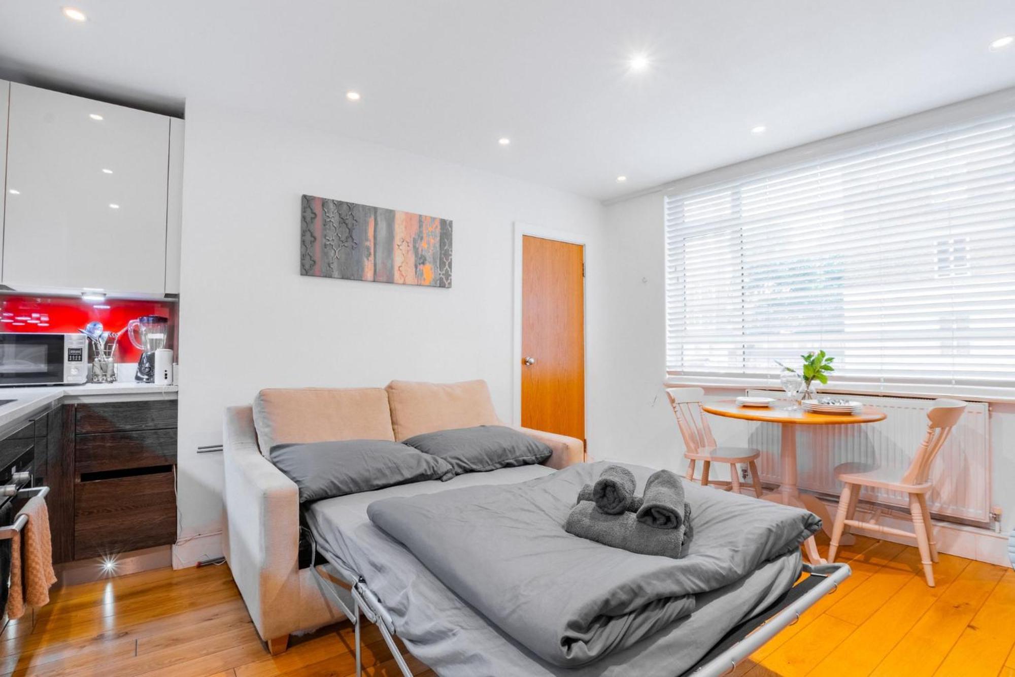 1 Bed Flat In Nell Gwynn House, Sleeps 4, Steps From Harrods & Hyde Park, 24 Hour Reception Apartment London
