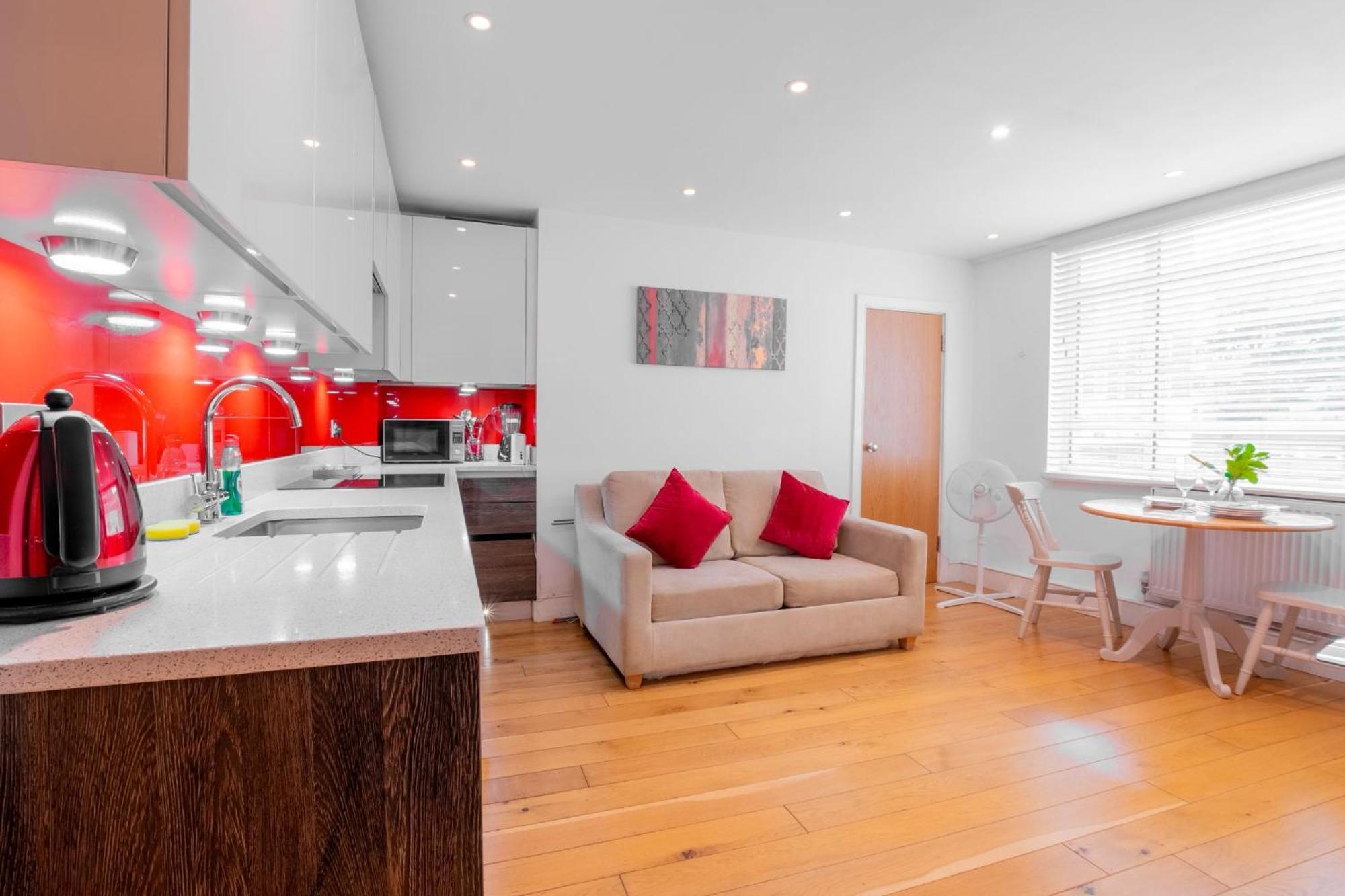 Apartment 1 Bed Flat In Nell Gwynn House, Sleeps 4, Steps From Harrods & Hyde Park, 24 Hour Reception London