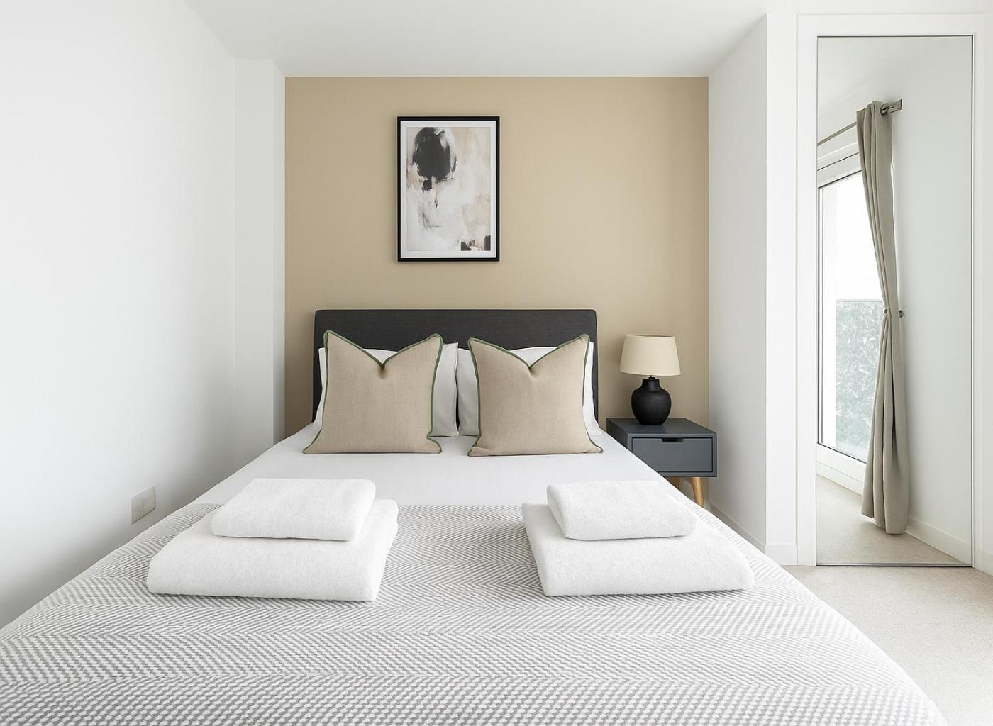 2 Bed Balcony Flat Chelsea Harbour Londen