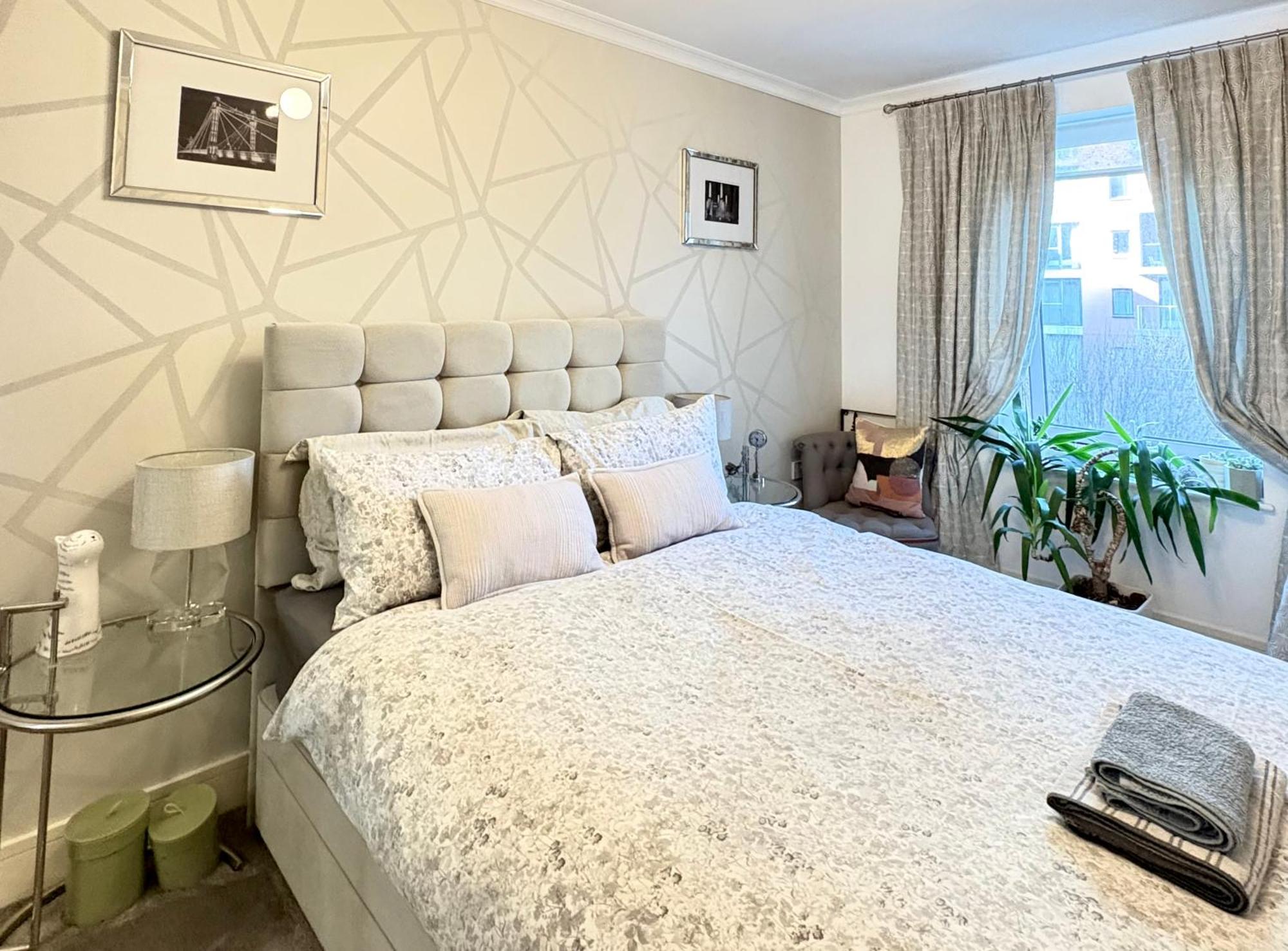 Apartment With Balcony London