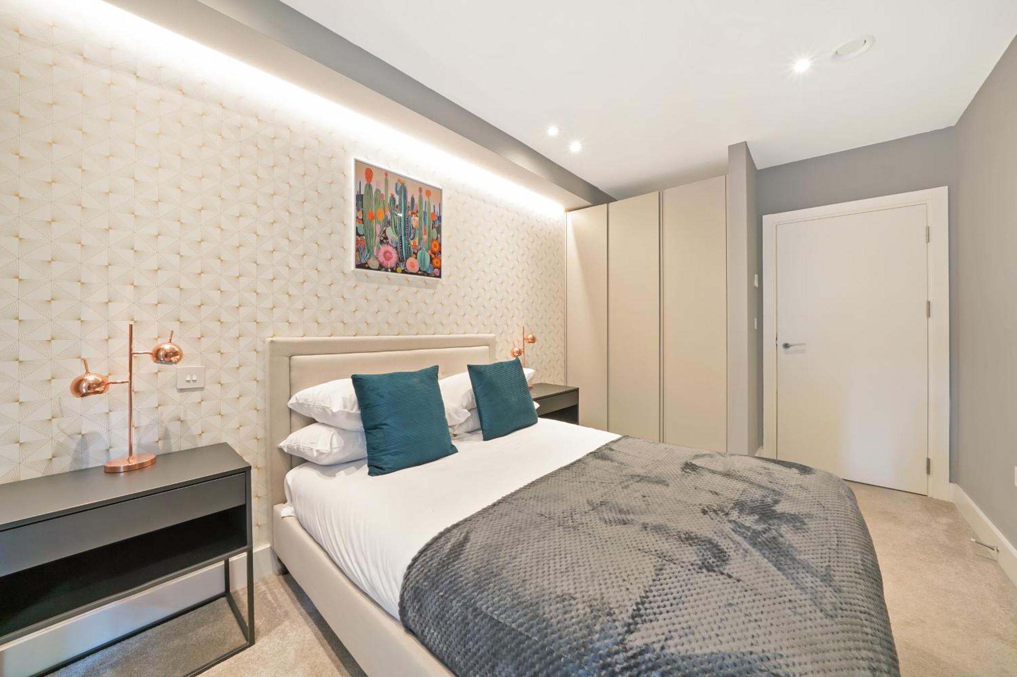 Palmer - Elephant & Castle London