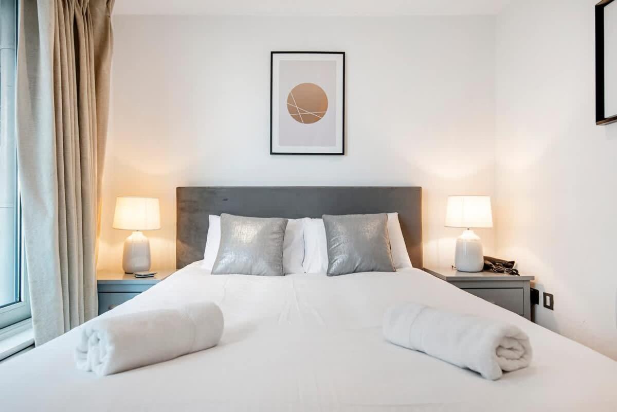 2 Bed With Large Terrace * Londen