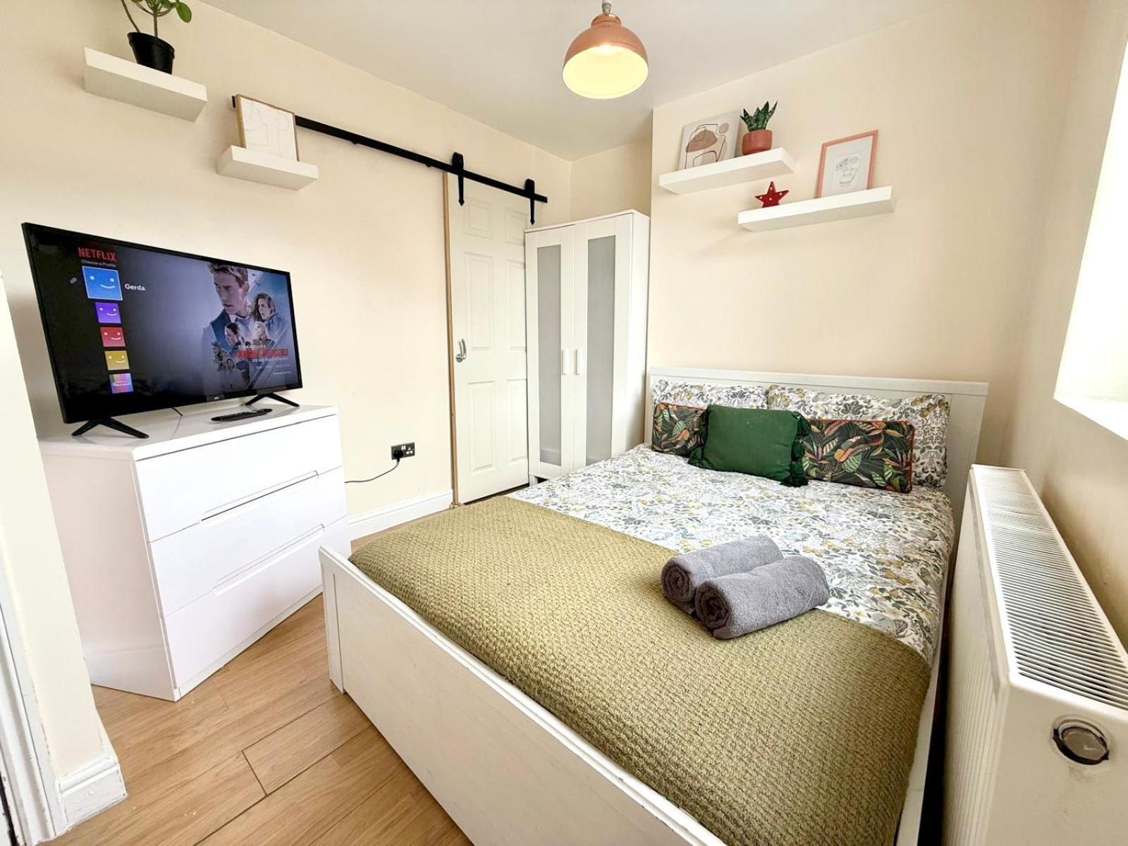 Lovely 3 Bedroom Flat , Aldgate, Tower Hill, Whitechapel Appartement Londen