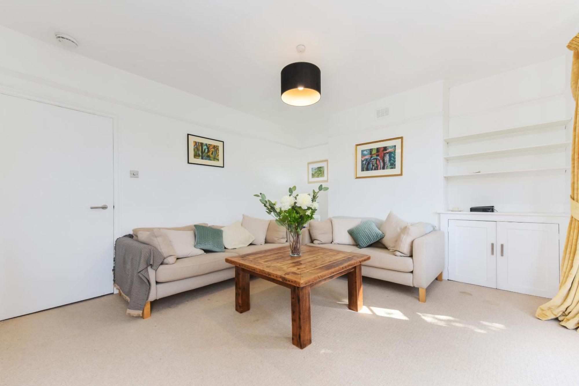 Spacious 3 Bed South Bank Londen