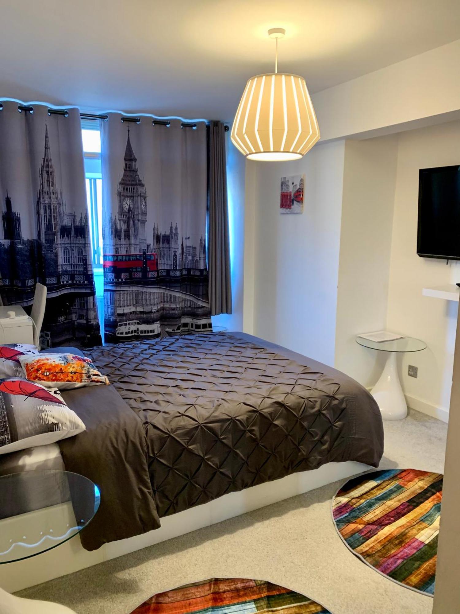 New- Prime Location-spacious Cozy Next To Hyde Park
