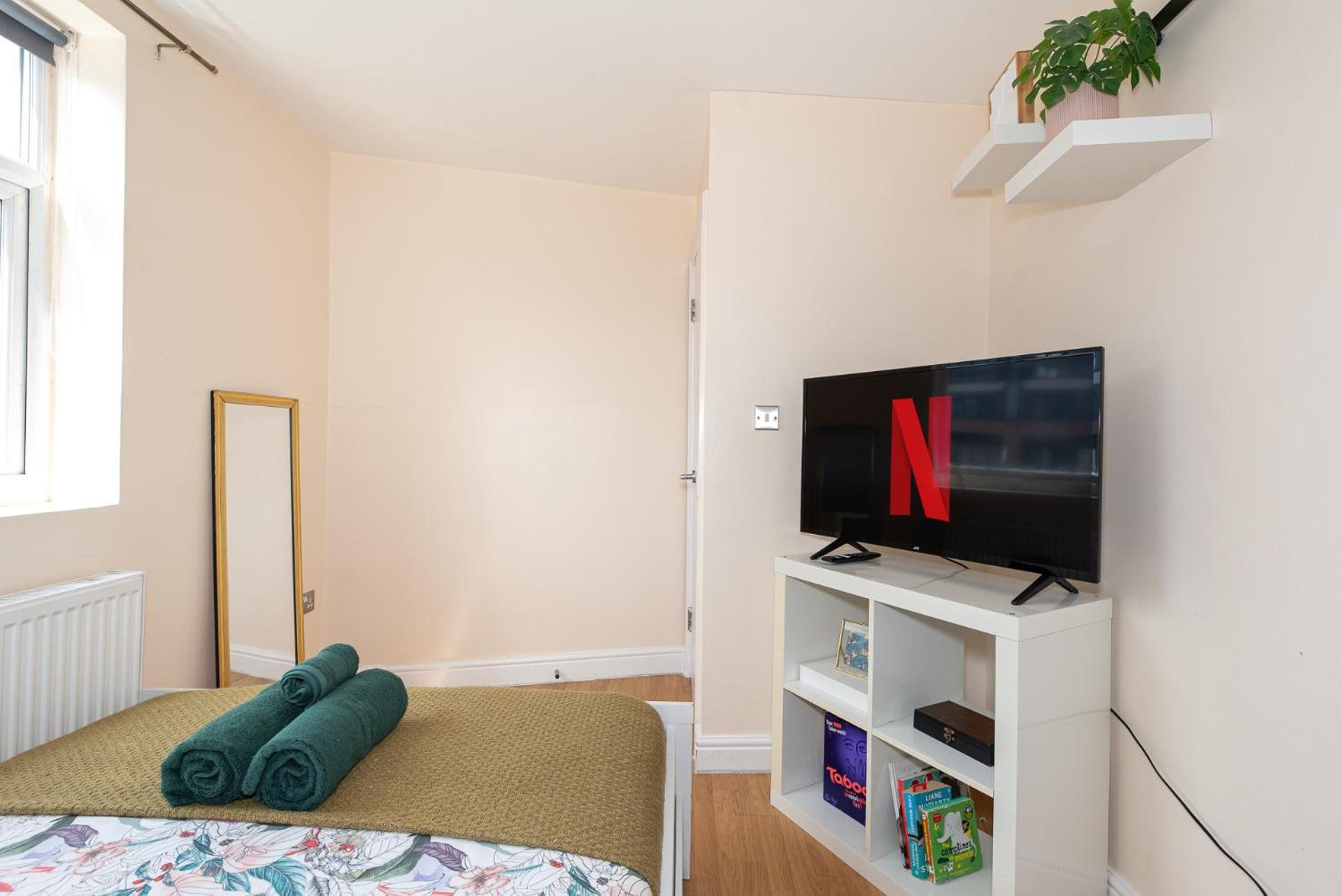 Lovely 3 Bedroom Flat , Aldgate, Tower Hill, Whitechapel Londen