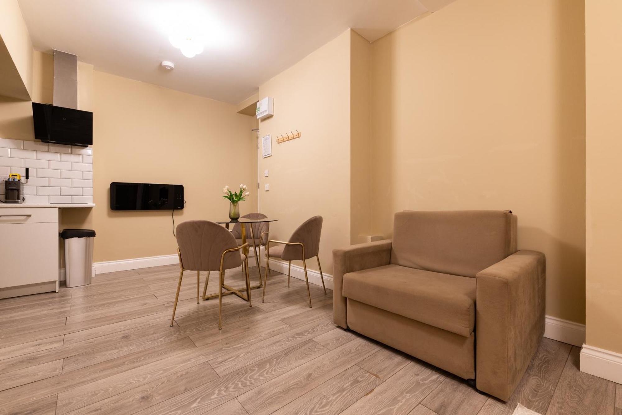 Euston Apartment *