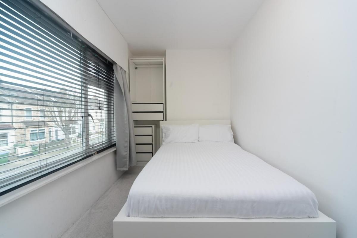 Stunning Contemporary 2 Bed With Parking *