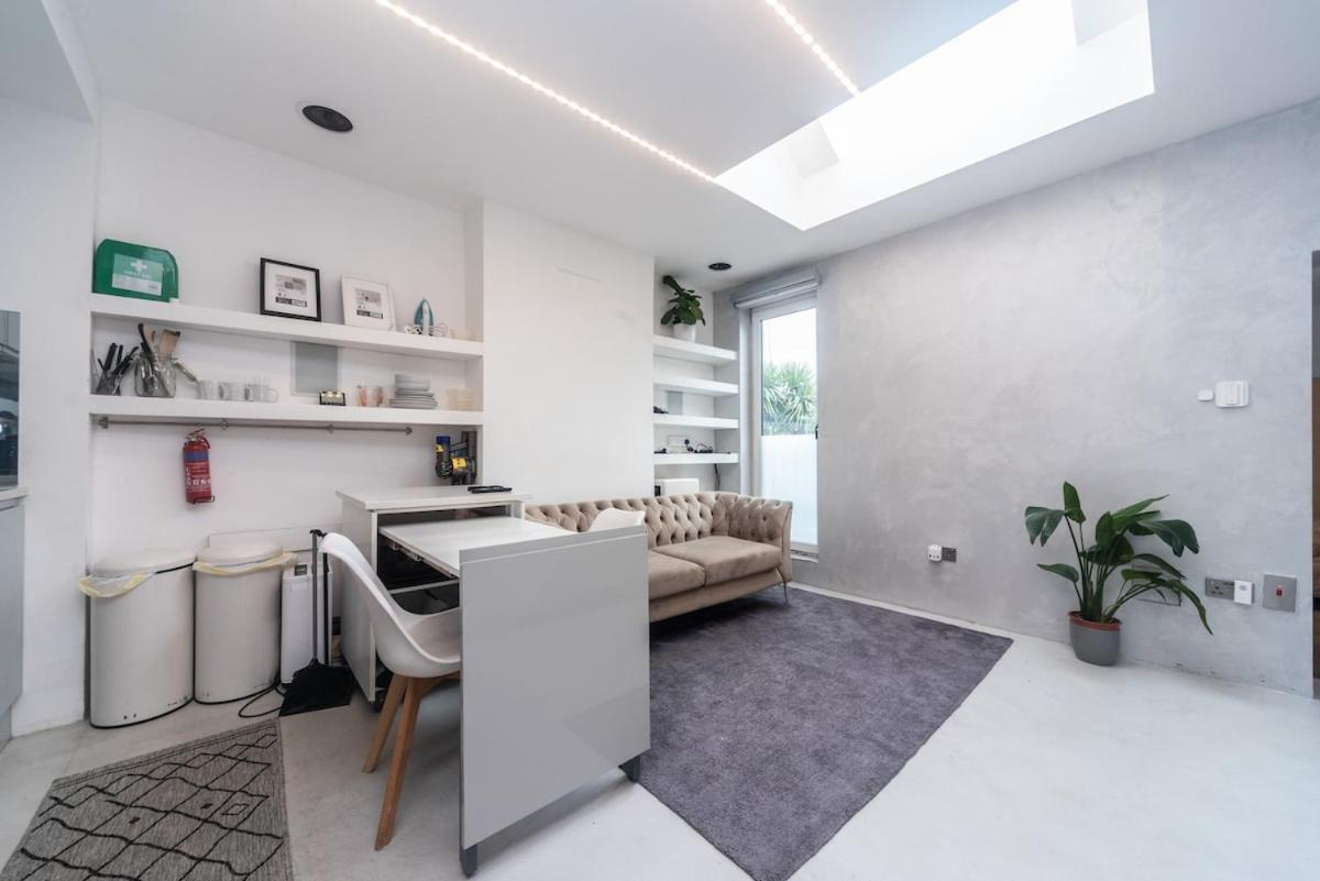 Stunning Contemporary 2 Bed With Parking