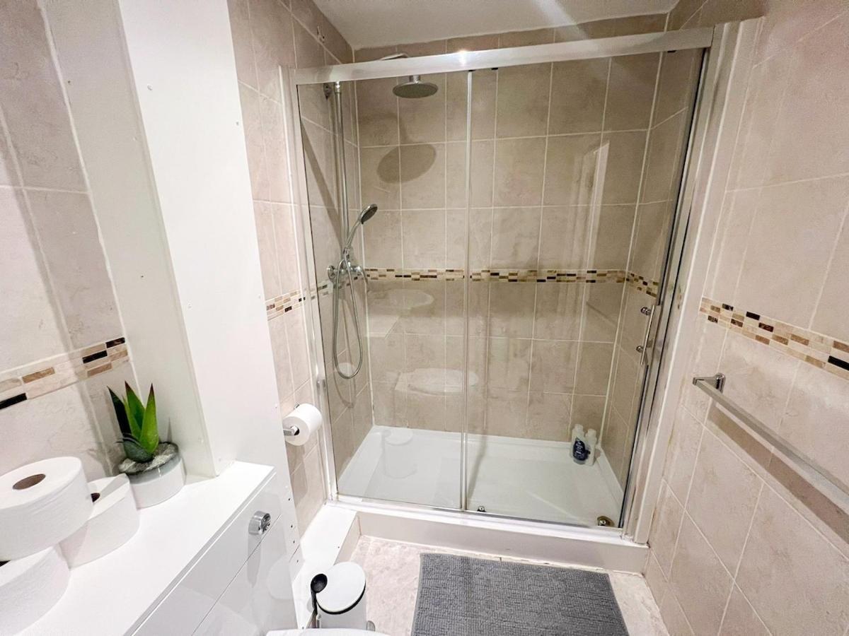 Lovely 3 Bedroom Flat , Aldgate, Tower Hill, Whitechapel Londen