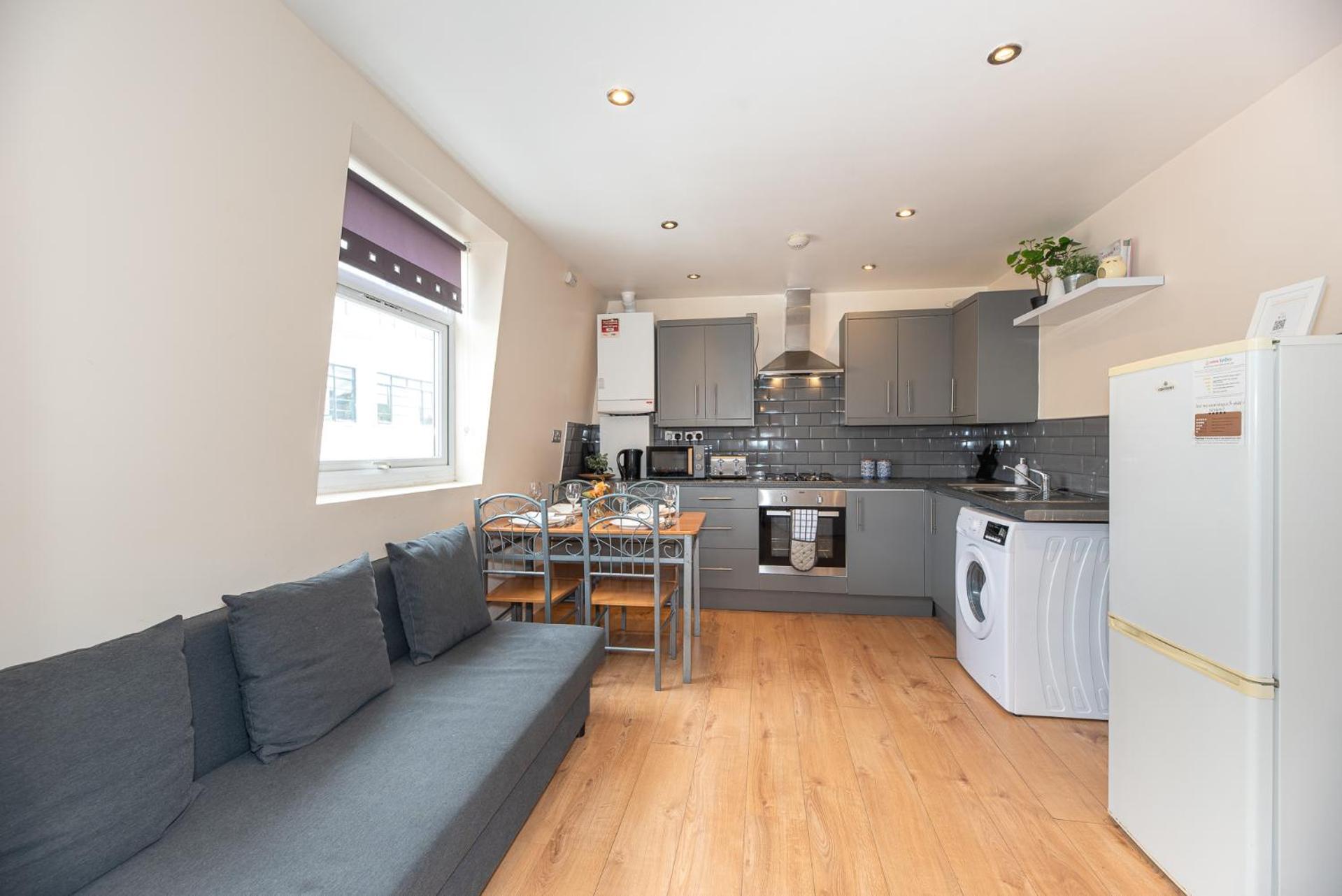 Lovely 3 Bedroom Flat , Aldgate, Tower Hill, Whitechapel Londen