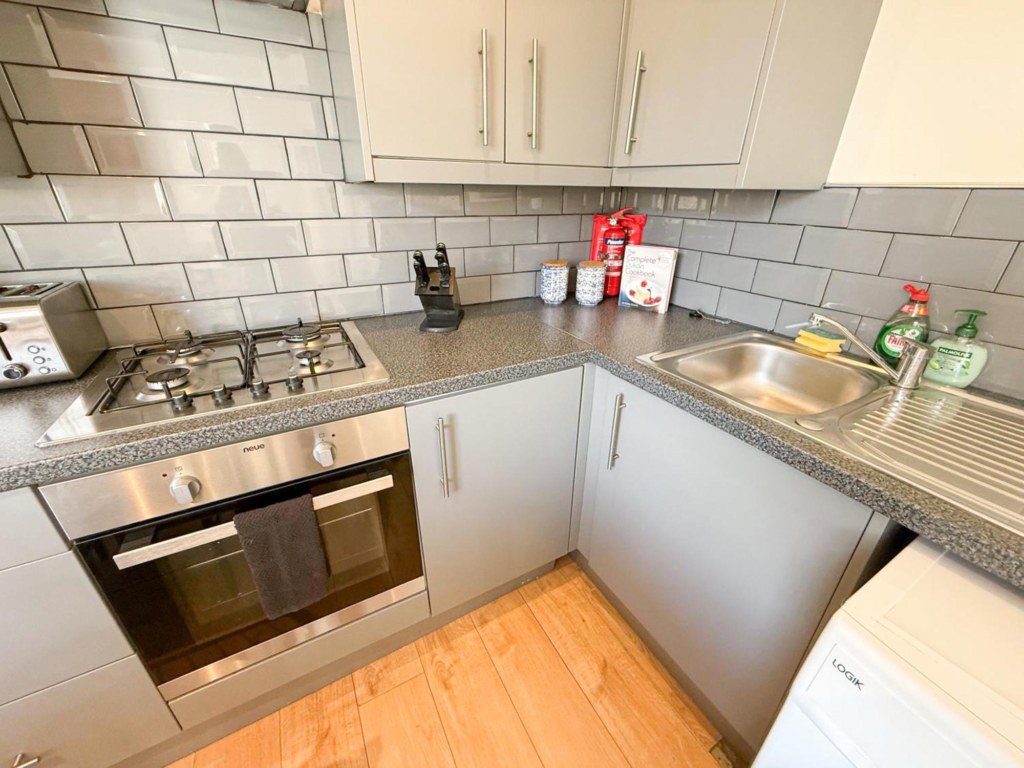 Lovely 3 Bedroom Flat , Aldgate, Tower Hill, Whitechapel * Londen