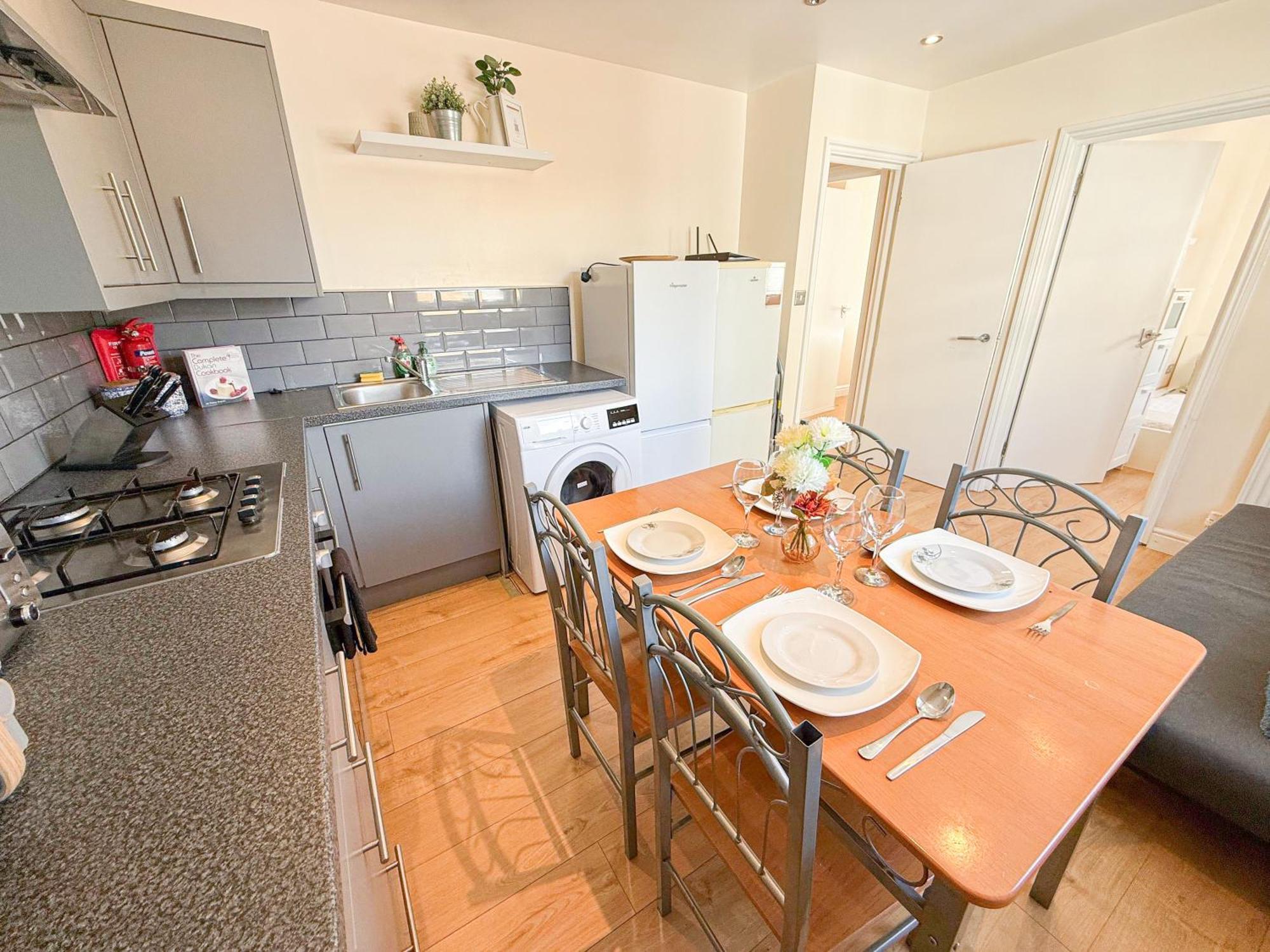 Lovely 3 Bedroom Flat , Aldgate, Tower Hill, Whitechapel Appartement Londen