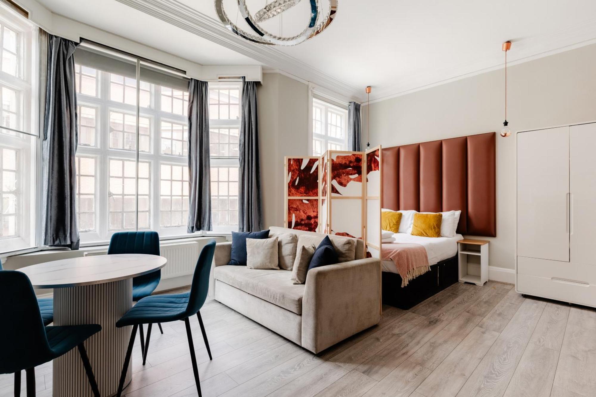 In The Heart Of High Street Kensington * London