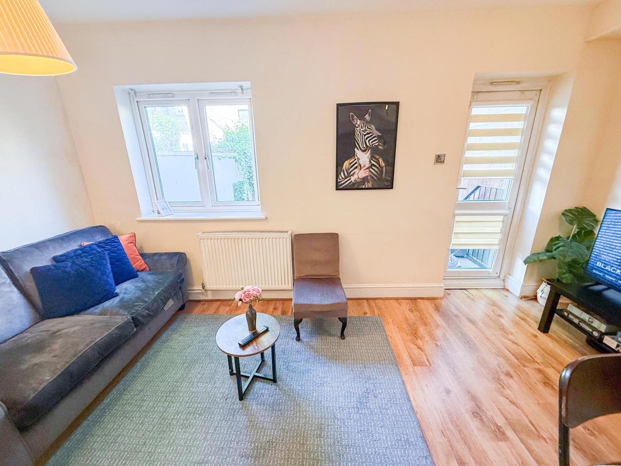 Lovely 1 Bedroom Flat In West Kensington London, Shepherd's Bush Apartment