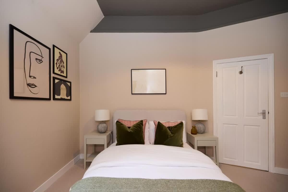 The Maida Hill Hideout - 2bdr Flat With Courtyard Apartment *