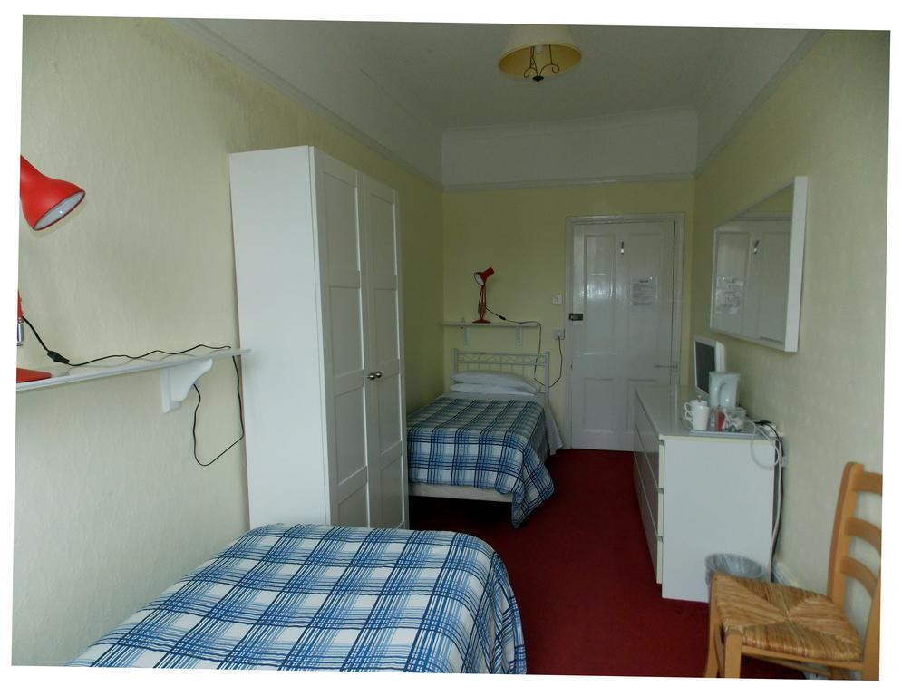 Dillons Guest house 3*