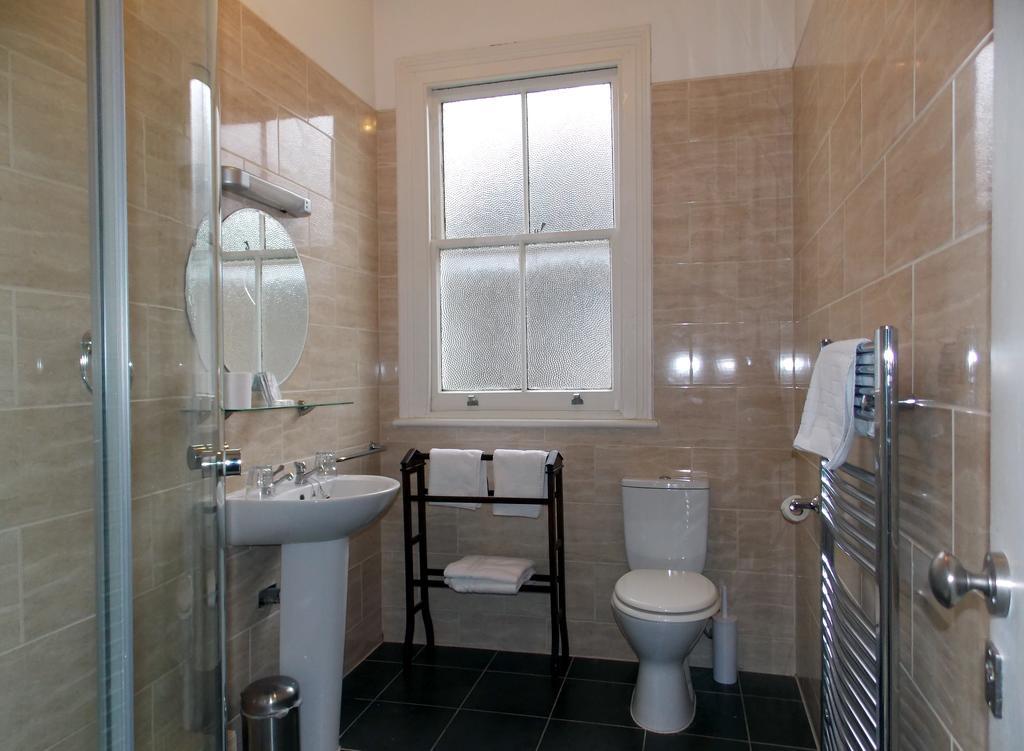 Dillons 3* London