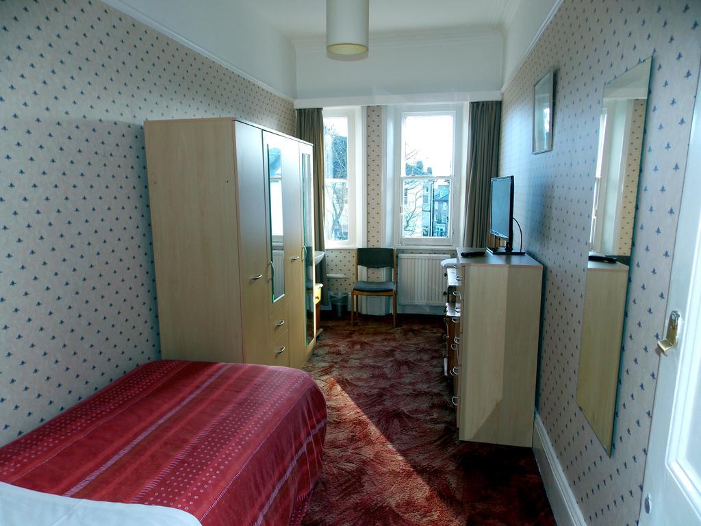 Dillons Guest house 3*
