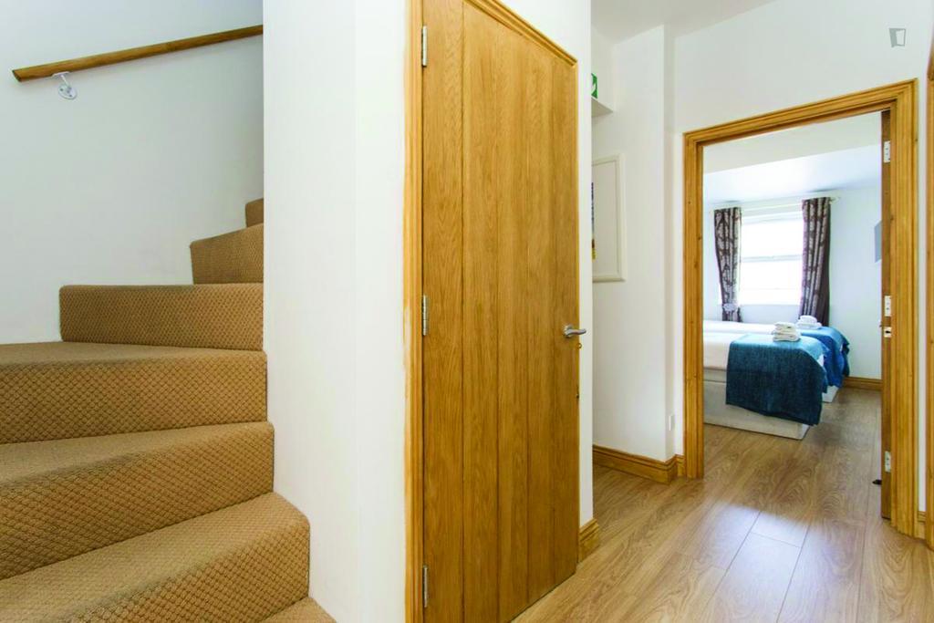 406 Harrow Guest house 2*
