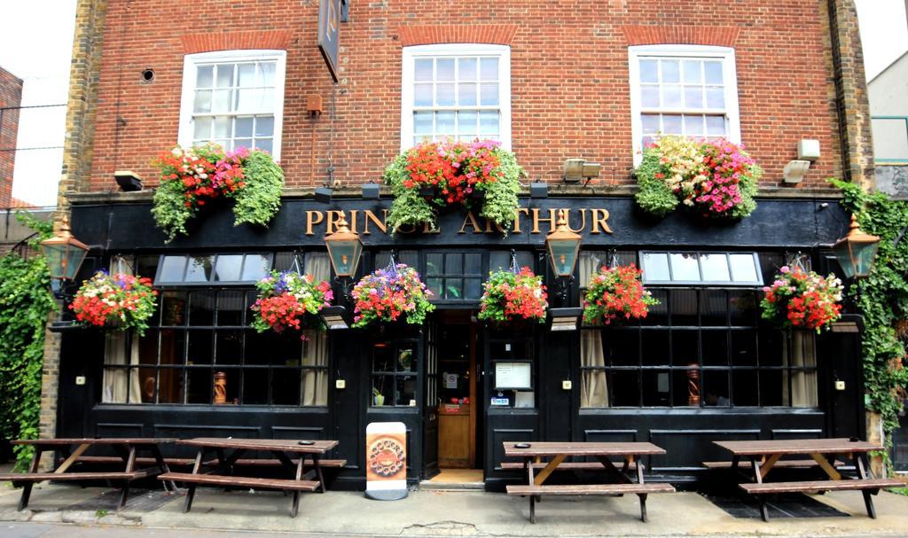 Guest house Prince Arthur London