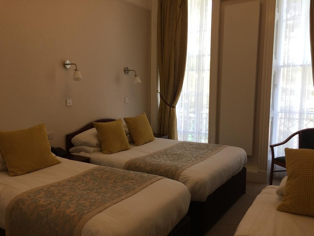 Crescent Hotel 3*