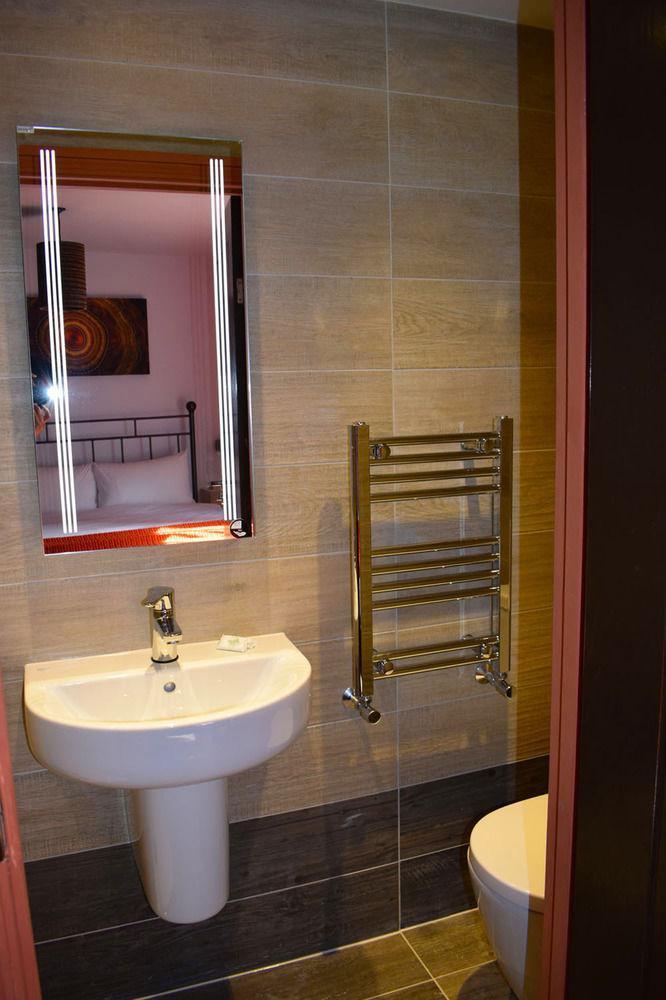 Peckham 3* London