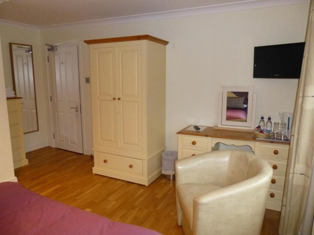 The Oaks Guest house London
